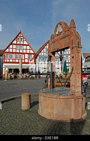 Fontaine du marché, construit 1650, Nidda, district Wetteraukreis, Hesse, Allemagne / place du marché Banque D'Images