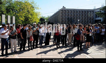 Corrientes, Argentine. 24Th Mar, 2014. Les gens prennent part à une marche pour commémorer la Journée nationale de la mémoire pour la vérité et la justice à Mendoza, en Argentine, le 24 mars 2014. La Journée nationale de l'Argentine de la mémoire pour la vérité et la justice est un jour férié qui commémore tous ceux qui ont perdu la vie ou ont été dans le coup d'État de 1976, qui a marqué dans la dernière dictature du pays. © German Pomar/TELAM/Xinhua/Alamy Live News Banque D'Images