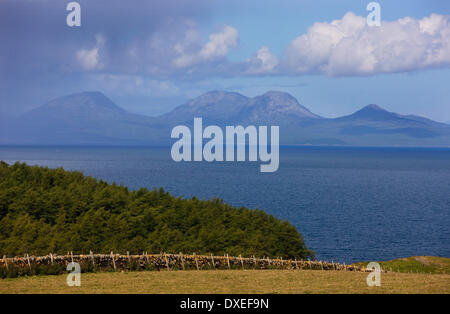 L'île de Jura comme vu à partir de la péninsule de Kintyre, Argyll Banque D'Images