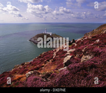 Vue vers Holyhead Holyhead,phare, près de l''Anglesey,au nord du Pays de Galles. Banque D'Images