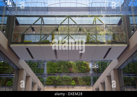 Intérieur de l'Atrium sur Takutai centre commercial cité de Britomart, Auckland, île du Nord, Nouvelle-Zélande Banque D'Images