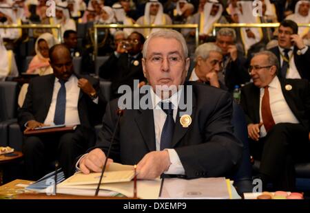 La ville de Koweït. Mar 25, 2014. Le Président de l'Assemblée Nationale algérien Abdelkader Bensalah assiste au sommet de la Ligue arabe dans la ville de Koweït, Koweït, mars.25, 2014. Le 25e Sommet de la Ligue arabe a donné le coup d'ici mardi. Credit : Noufal Ibrahim/Xinhua/Alamy Live News Banque D'Images