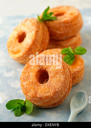 Cronuts de base. Recette disponible. Banque D'Images