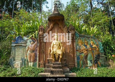 Siamois français monument traité dans le centre de Phnom Penh, Cambodge Banque D'Images