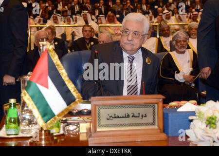 La ville de Koweït, Koweït. Mar 25, 2014. Le président palestinien, Mahmoud Abbas participe à la 25e sommet de la Ligue arabe à Bayan palace à Koweït le 25 mars 2014. Le conflit syrien prend la vedette au Sommet arabe qui est tenue au Koweït pour la première fois, lorsqu'un rift régional sur l'Egypte, Frères musulmans ont été exclues du programme Crédit : Thaer Ganaim APA/Images/ZUMAPRESS.com/Alamy Live News Banque D'Images