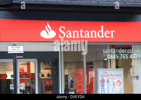 Santander sur Tottenham Court Road Branch Banque D'Images