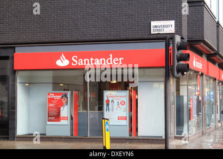 La Direction générale de Santander à l'angle de la rue University et de Tottenham Court Road Banque D'Images