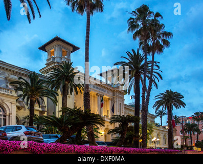 Le Casino de la station balnéaire de San Remo (Sanremo) dans la province de Imperia Sur la côte nord-ouest de l'Italie. Banque D'Images
