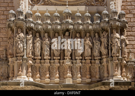 Sculpture sur la basilique du Monestir de Montserrat en Catalogne en Espagne Banque D'Images