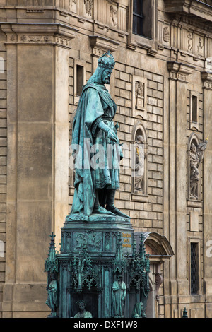 Statue du Roi Charles IV, des chevaliers de la Croix Square, Vieille Ville, Prague Banque D'Images