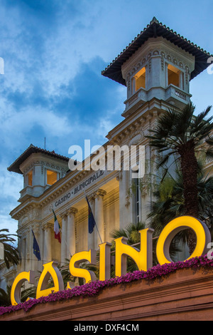 Le Casino dans la station balnéaire méditerranéenne de San Remo (Sanremo) dans la province de Imperia Sur la côte nord-ouest de l'Italie. Banque D'Images