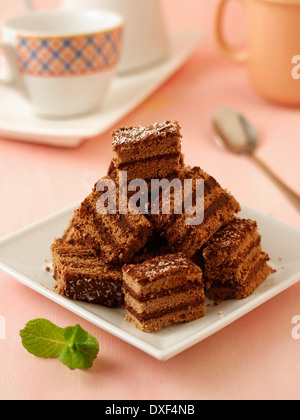 Gâteau mousse au chocolat et la cannelle. Recette disponible. Banque D'Images