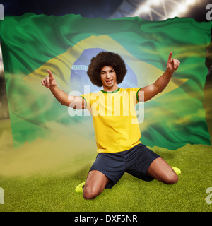 Joueur de football ou soccer sur le champ à un stade au Brésil Banque D'Images