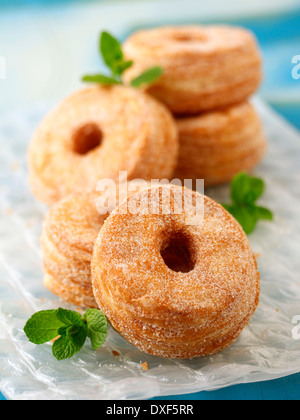 Cronuts de base. Recette disponible. Banque D'Images