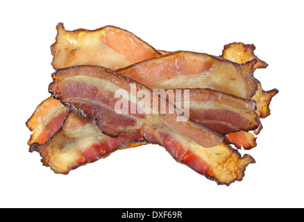 Plusieurs morceaux de bacon tranché épais fumé frit sur un fond blanc. Banque D'Images