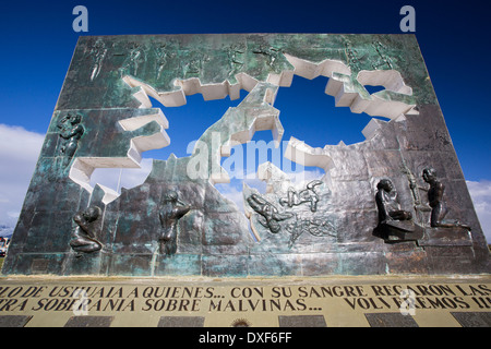 Un monument pour les morts de soldats argentins le conflit des Falklands à Ushuaia, Argentine, Amérique du Sud. Banque D'Images