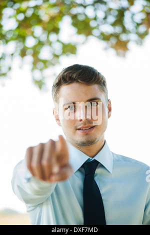 Portrait of Businessman Pointing at Camera, Mannheim, Baden-Wurttemberg, Germany Banque D'Images