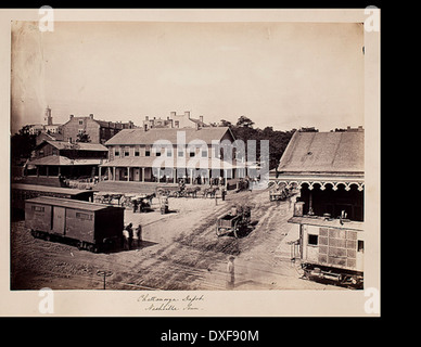 Le dépôt de Chattanooga à Nashville, Tennessee, est capturé dans cette image historique, reflétant le rôle du dépôt dans l'histoire des transports au cours des temps passés. Cette photo vintage offre un aperçu des infrastructures de voyage du 19e et du début du 20e siècle. Banque D'Images
