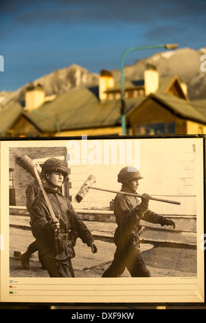 Un monument commémoratif de guerre photographique pour les soldats argentins tombés du conflit des Falklands à Ushuaia, Argentine, Amérique du Sud. Banque D'Images