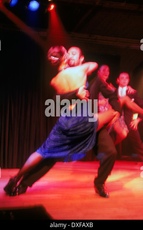 Spectacle de danse au club de Tango à Buenos Aires Banque D'Images