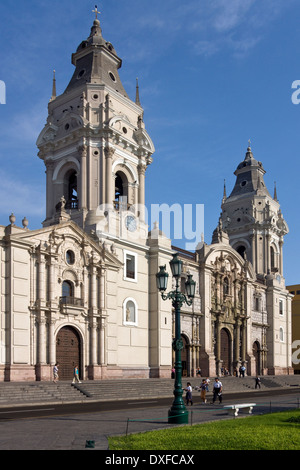 Cathédrale de Lima dans la Plaza de Armes dans le centre de Lima au Pérou. Banque D'Images