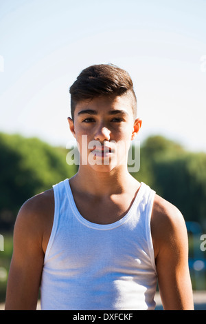 Close-up portrait of boy looking at camera, Allemagne Banque D'Images