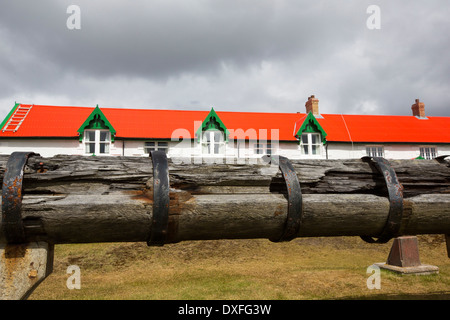 Maisons à Port Stanley, la capitale des îles Falkland, avec le mât de misaine de la Grande-Bretagne Banque D'Images