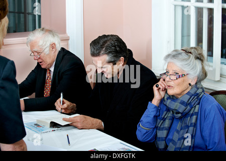 Déjeuner littéraire Oldie 11/06/13, Rupert Everett, Richard Ingrams, Phyllida Law Banque D'Images