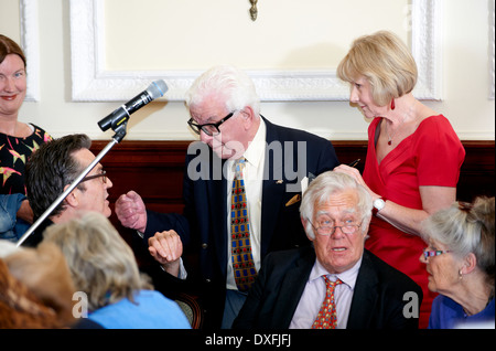 Déjeuner littéraire Oldie 11/06/13, Rupert Everett et Barry Cryer, Richard Ingrams, Phyllida Law Banque D'Images