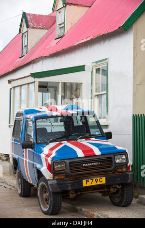 Une voiture patriotique à Port Stanley dans les îles Falkland. Banque D'Images