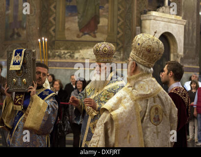 Sofia, Bulgarie. Mar 25, 2014. Patriarche bulgare néophyte servi une sainte Liturgie pour le jour de l'Annonciation (Blagoveshtenie) à Saint-Jean la cathédrale Alexandre Nevski. Le 25 mars, l'église orthodoxe bulgare célèbre le jour, sur l'Archange Gabriel qui est venu à la Vierge Marie pour lui dire qu'elle serait la mère du fils de Dieu ' Jésus Christ. /NurPhoto Vladev Hristo ©/ZUMAPRESS.com/Alamy Live News Banque D'Images