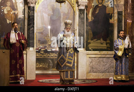 Sofia, Bulgarie. Mar 25, 2014. Patriarche bulgare néophyte servi une sainte Liturgie pour le jour de l'Annonciation (Blagoveshtenie) à Saint-Jean la cathédrale Alexandre Nevski. Le 25 mars, l'église orthodoxe bulgare célèbre le jour, sur l'Archange Gabriel qui est venu à la Vierge Marie pour lui dire qu'elle serait la mère du fils de Dieu ' Jésus Christ. /NurPhoto Vladev Hristo ©/ZUMAPRESS.com/Alamy Live News Banque D'Images