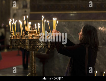 Sofia, Bulgarie. Mar 25, 2014. Patriarche bulgare néophyte servi une sainte Liturgie pour le jour de l'Annonciation (Blagoveshtenie) à Saint-Jean la cathédrale Alexandre Nevski. Le 25 mars, l'église orthodoxe bulgare célèbre le jour, sur l'Archange Gabriel qui est venu à la Vierge Marie pour lui dire qu'elle serait la mère du fils de Dieu ' Jésus Christ. /NurPhoto Vladev Hristo ©/ZUMAPRESS.com/Alamy Live News Banque D'Images