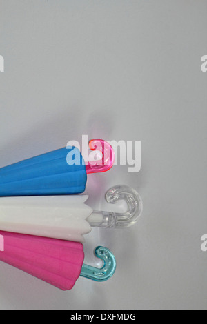 Miniature jouet en forme de parapluie point 5 Crayon avec gomme en forme de parapluie Banque D'Images