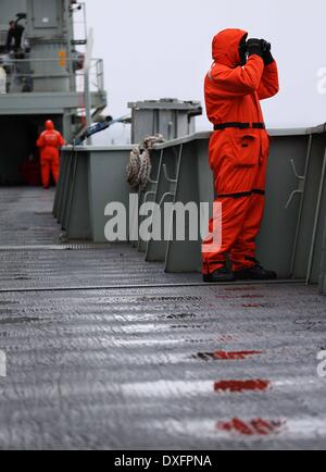 Canberra. Mar 23, 2014. Photo libérée par l'Australian Maritime Safety Authority le 26 mars 2014 montre la conduite du personnel manquant à l'opération de recherche du vol MH370 de Malaysia Airlines le 23 mars 2014. © Ministère de la Défense australien/Xinhua/Alamy Live News Banque D'Images