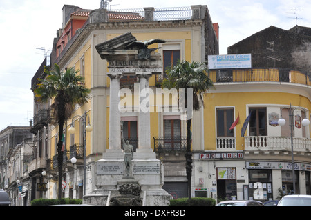 Monument dédié aux morts de la guerre, Giarre, Sicile Banque D'Images