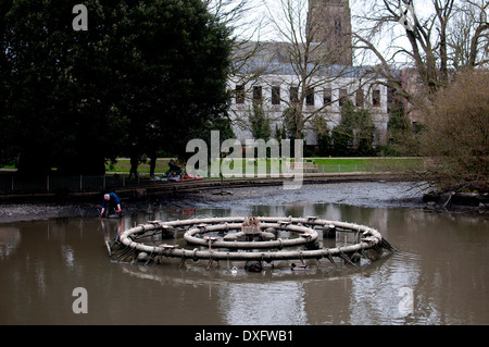 Jephson Gardens lac drainé pour maintenance, Leamington Spa, Royaume-Uni Banque D'Images