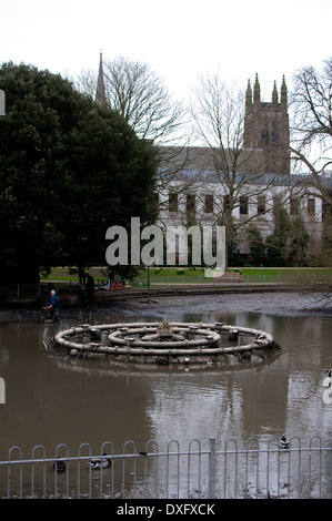 Jephson Gardens lac drainé pour maintenance, Leamington Spa, Royaume-Uni Banque D'Images