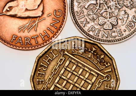 Pièces pré-Britannique décimal - farthing, thruppeny peu et sixpence Banque D'Images