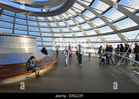 Reichstagskuppel, le Parlement Dome, Regierungsviertel, trimestre administratif, architecte Sir Norman Foster, Berlin, Allemagne Banque D'Images