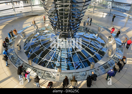 Reichstagskuppel, le Parlement Dome, Regierungsviertel, trimestre administratif, architecte Sir Norman Foster, Berlin, Allemagne Banque D'Images