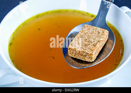 Bouillon cube de bouillon avec Banque D'Images