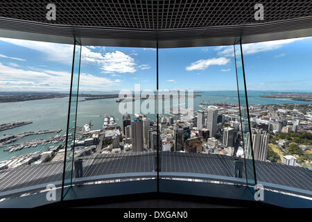 Vue sur Auckland de la Sky Tower, Auckland, île du Nord, Nouvelle-Zélande Banque D'Images