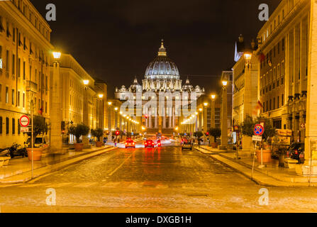 La basilique Saint Pierre, le Vatican, Via della Conciliazione, Rome, Latium, Italie Banque D'Images