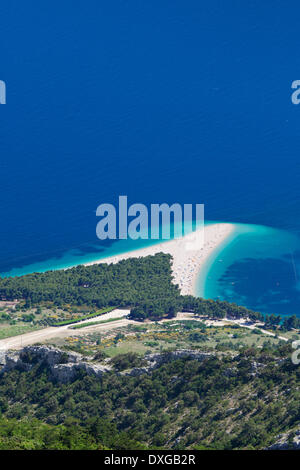 Vue du mont Vidova Gora sur la ville de Bol, Zlatni rat ou la Corne, île de Brač, en Dalmatie, Croatie Banque D'Images