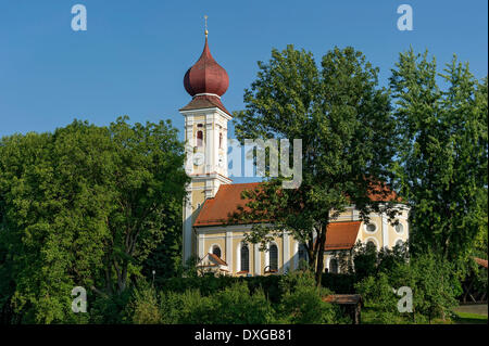 Filiale église Saint Pierre et Paul à l'oignon dôme, Kirchberg, Haute-Bavière, Bavière, Allemagne Banque D'Images