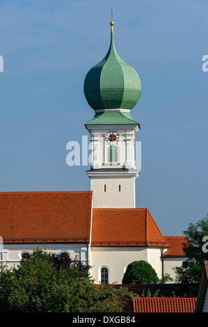 L'Oignon dôme de l'église paroissiale de Saint Urban et Nikolaus, Schröding, Kirchberg, Upper Bavaria, Bavaria, Germany Banque D'Images