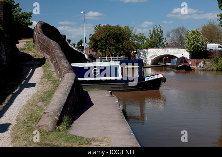 Un grand classique de quitter le du canal de Shropshire Union et entrer dans le canal de Trent et Mersey à Kings Lock, Northwich Banque D'Images