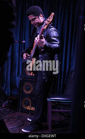 Matt Garrison en live à l'Iridium avec : Matt Garrison Où : New York, NY, United States Quand : 14 Oct 2012 Banque D'Images