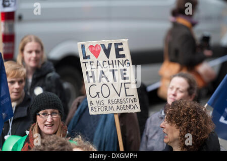 Londres, Royaume-Uni. 26 mars 2014. Plusieurs milliers de membres et sympathisants de l'écrou en grève ont défilé dans le centre de Londres pour protester contre la paye, la pension et les conditions. Credit : Lee Thomas/Alamy Live News Banque D'Images